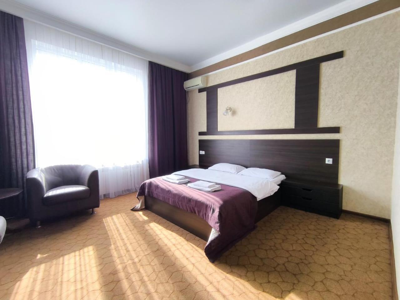 Pride Hotel Taras Exterior foto