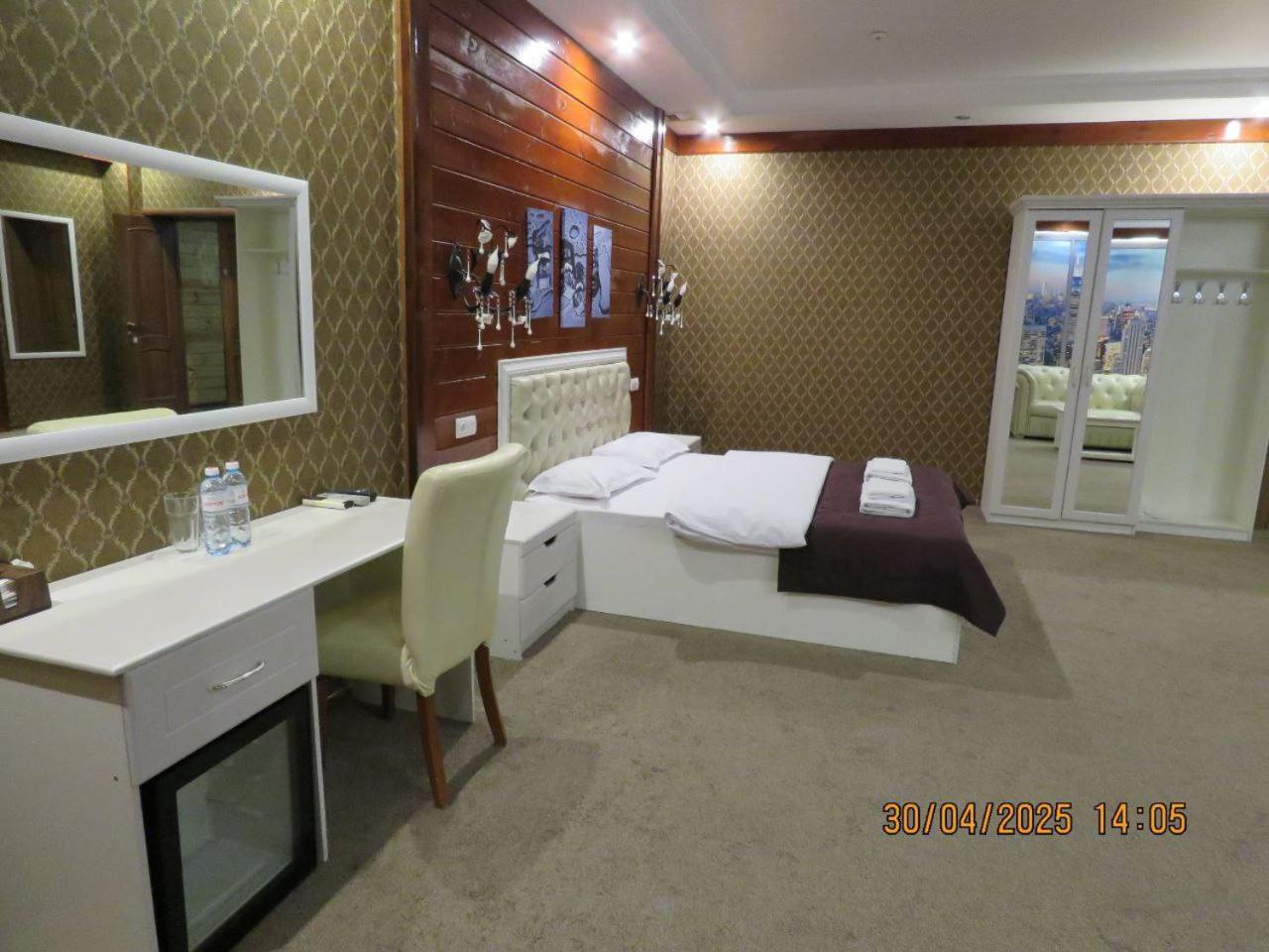 Pride Hotel Taras Exterior foto